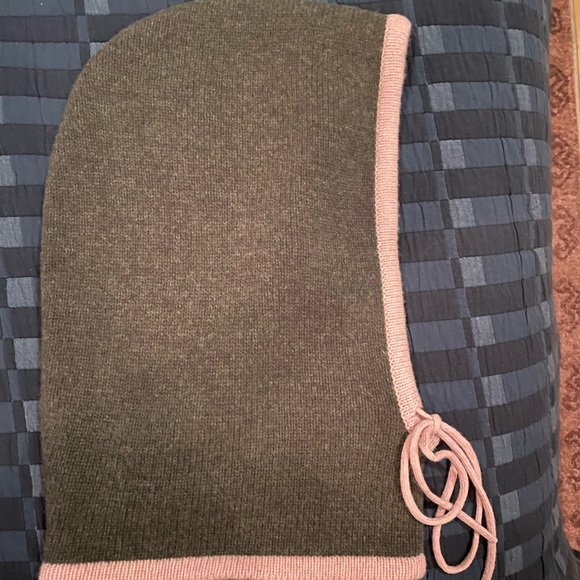 Boden Accessories - Boden Green Knit Hood with Pink Edging